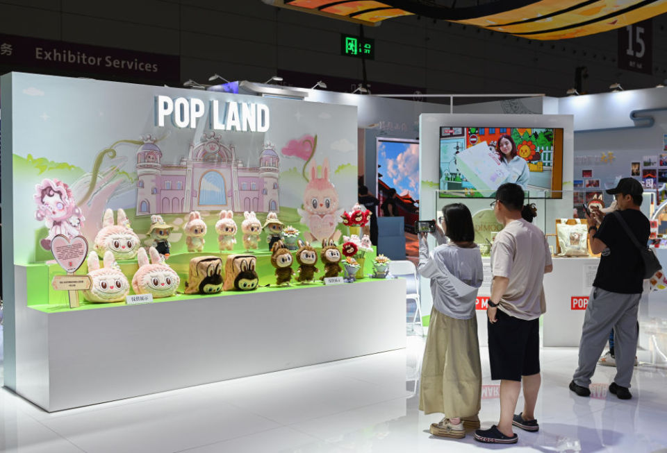 “玩”出更多花样——“六一”礼物里的消费新趋势